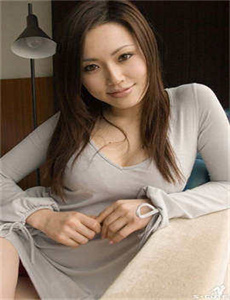 村医把1000片药分成百份送人/在车里打扑克又疼又叫