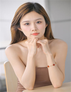 伊人大香线蕉手机视频/带着乳夹上课